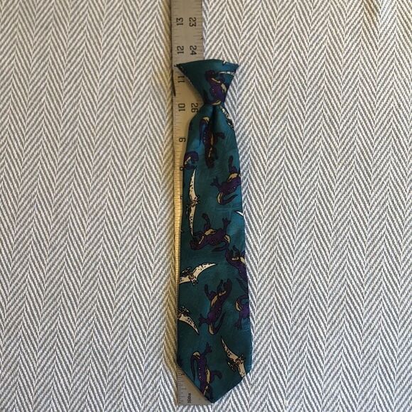 Boys Van Heusen Dinosaur clip on tie for little boys 12 1/2” long Preworn - Picture 2 of 2